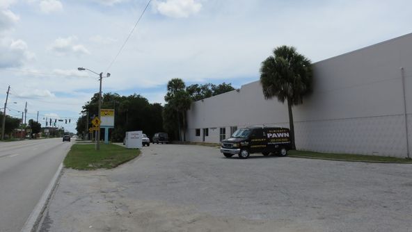 Freestanding Building on Lit Corner: 660 Mason Avenue, Daytona Beach, FL 32117